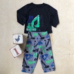 Baby Boy Carters 2 piece Pj Set Sz. 18 months